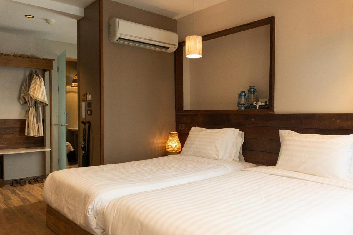 Tints Of Blue Hotel Bangkok Exterior photo