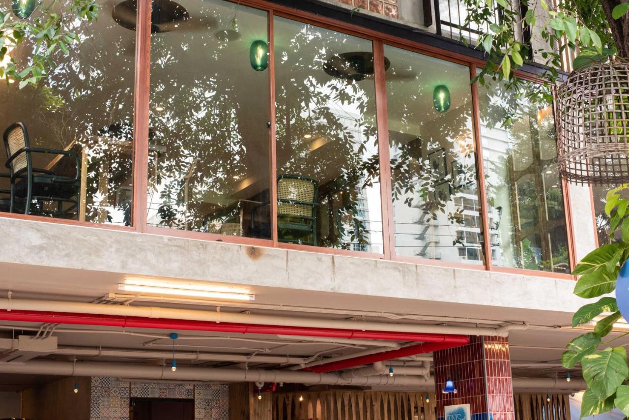 Tints Of Blue Hotel Bangkok Exterior photo
